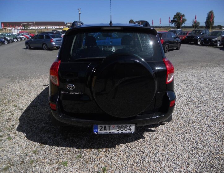 Toyota RAV4 Kombi 2,0 l 112 kw