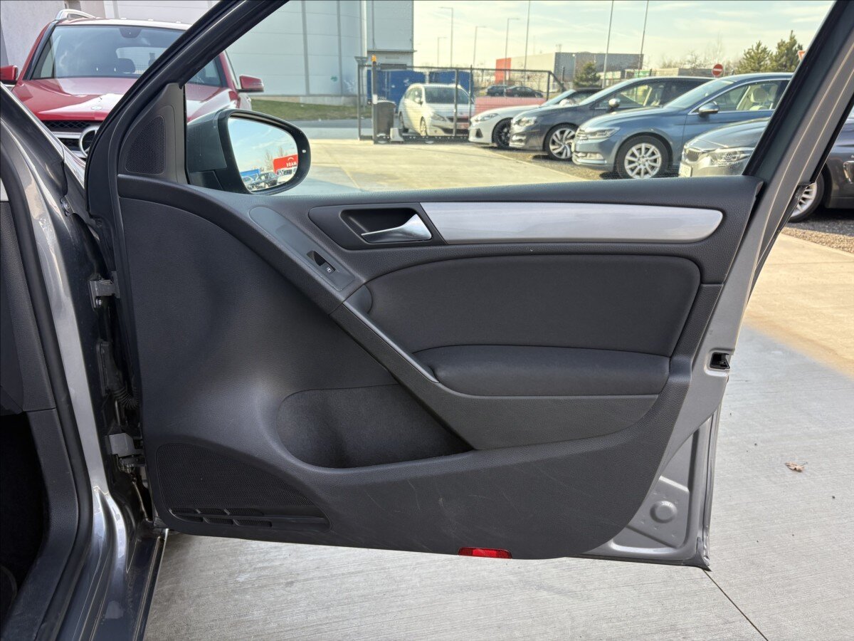 Volkswagen Golf Hatchback 1,2 l 77 kw