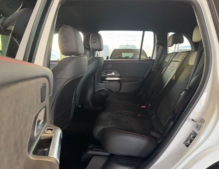 Mercedes-Benz GLB 11