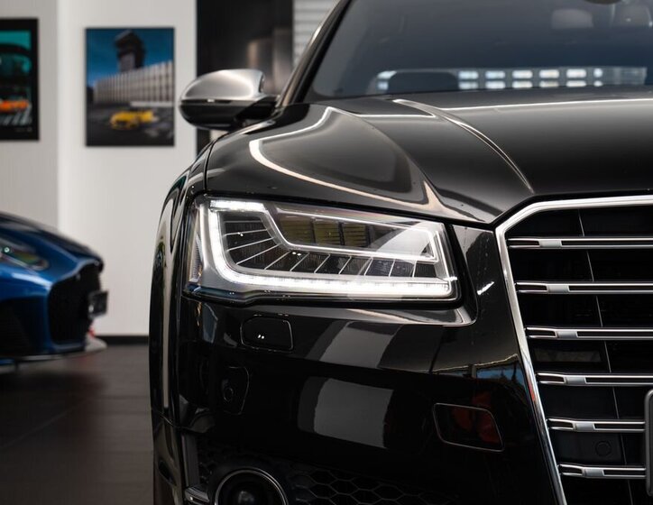 Audi S8 Sedan / Limuzína 4,0 l 382 kw