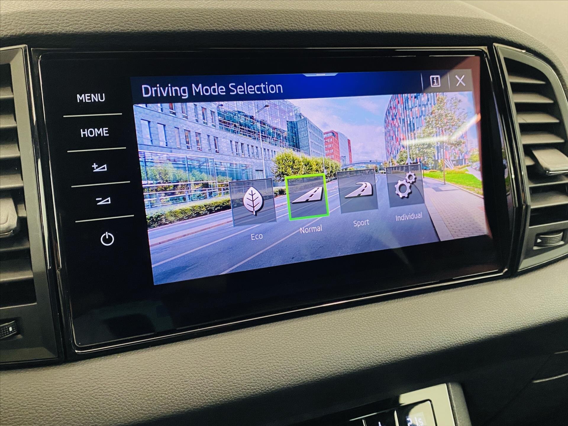 Škoda Karoq SUV / Terénní 1,5 l 110 kw