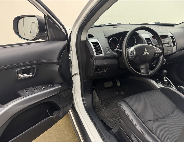 Mitsubishi Outlander SUV / Terénní 2,2 l 115 kw