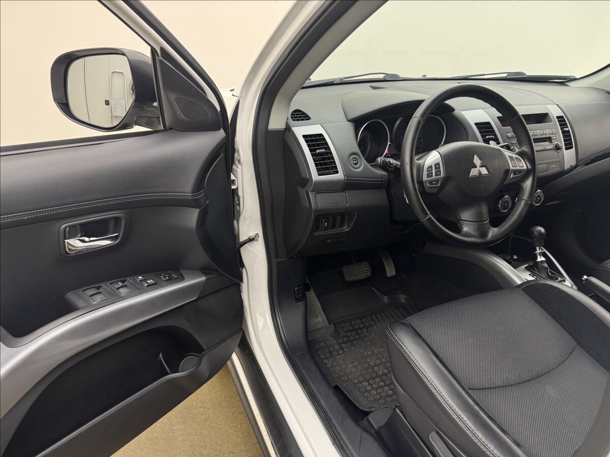 Mitsubishi Outlander SUV / Terénní 2,2 l 115 kw