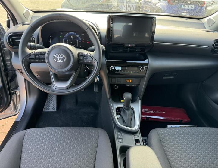 Toyota Yaris Cross 12