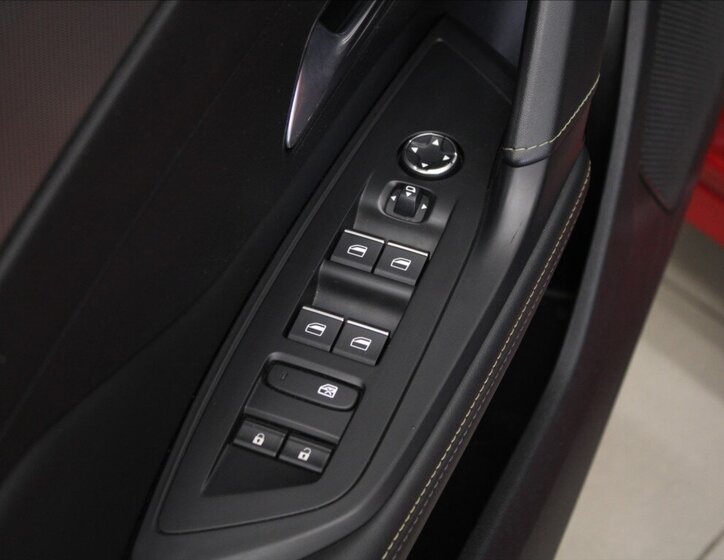 Peugeot 308 Hatchback 1,2 l 96 kw