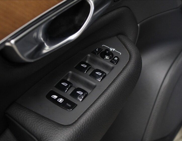 Volvo XC90 SUV 2,0 l 173 kw