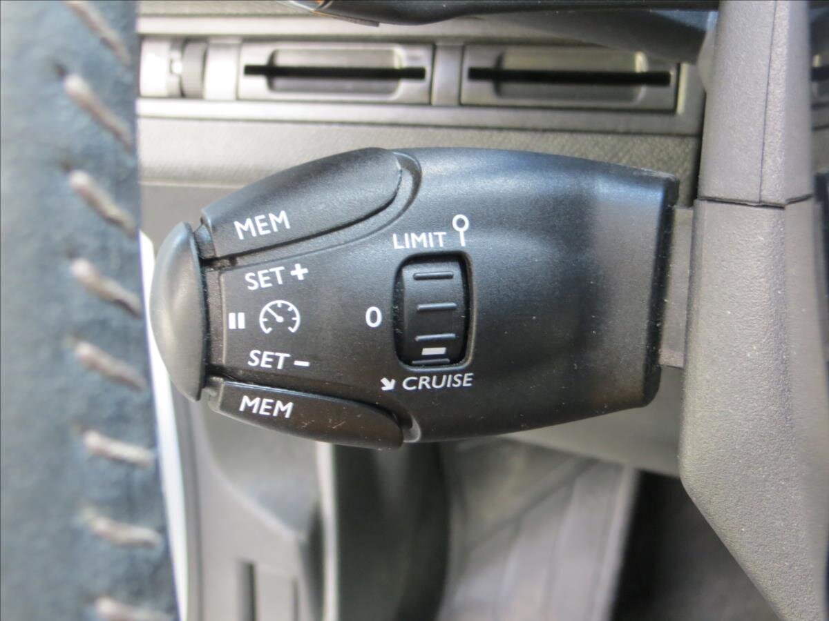 Peugeot 3008 SUV / Terénní 1,5 l 96 kw