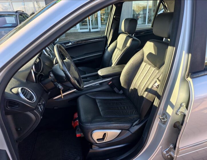 Mercedes-Benz Třídy M SUV 3,0 l 140 kw