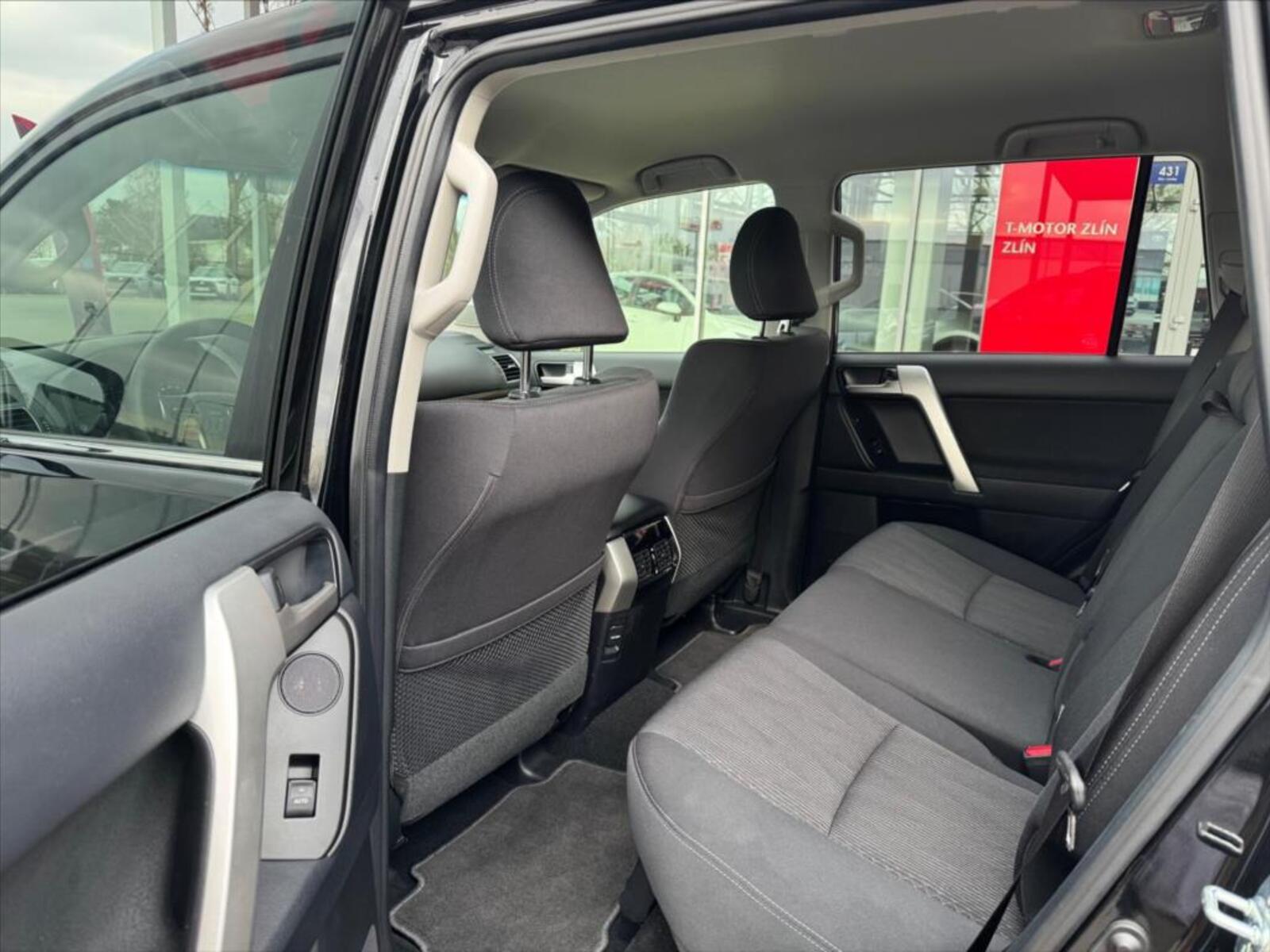 Toyota Land Cruiser 13