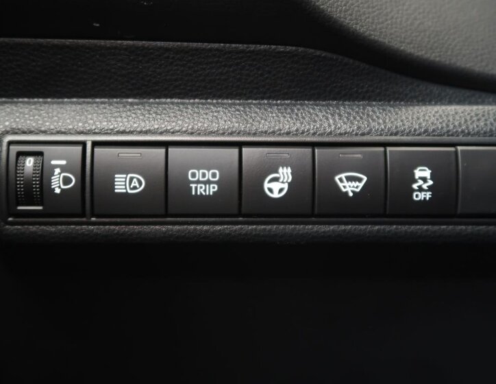 Toyota Corolla Sedan / Limuzína 1,8 l 72 kw