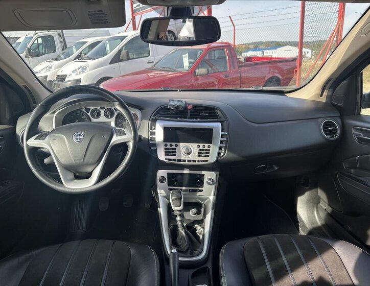 Lancia Delta Hatchback 1,4 l 88 kw