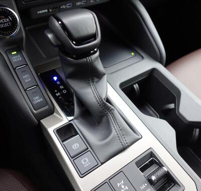 Toyota Land Cruiser 26