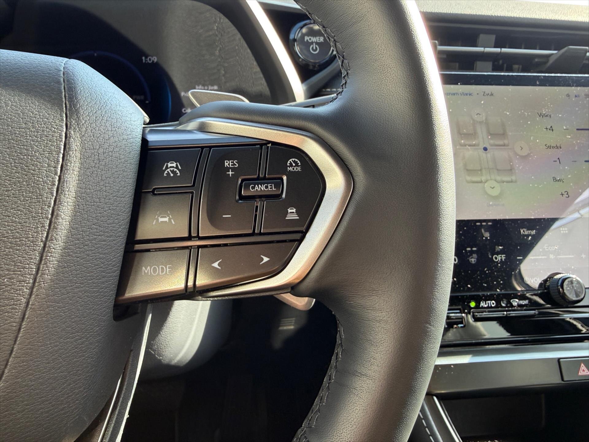 Lexus LBX SUV 1,5 l 67 kw