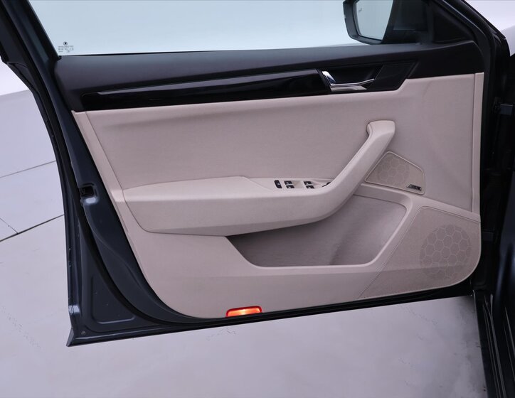 Škoda Superb Liftback 2,0 l 206 kw