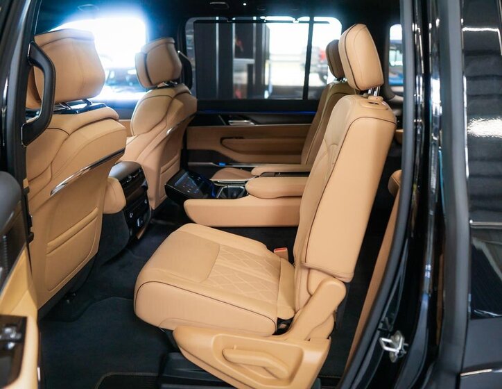 Jeep Grand Wagoneer SUV 6,4 l 351 kw