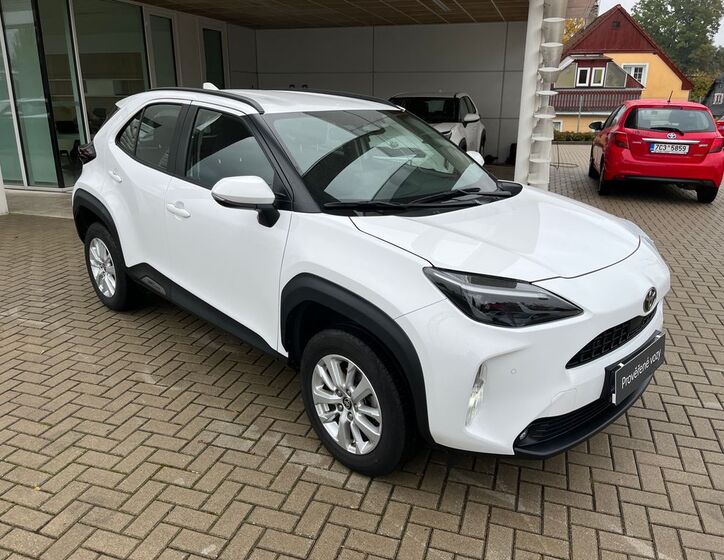 Toyota Yaris Cross 8