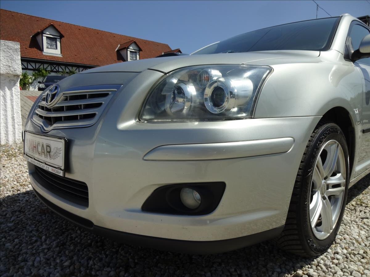 Toyota Avensis Kombi 2,0 l 93 kw