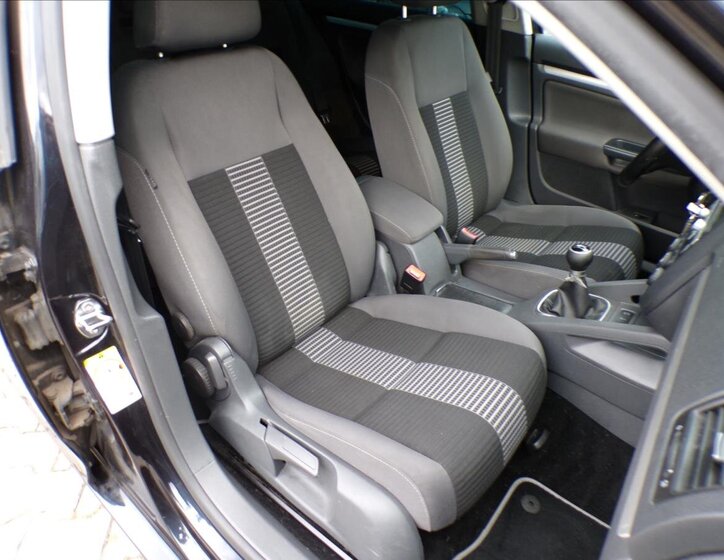 Volkswagen Jetta Sedan 1,4 l 90 kw