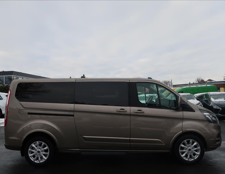Ford Tourneo Custom 5