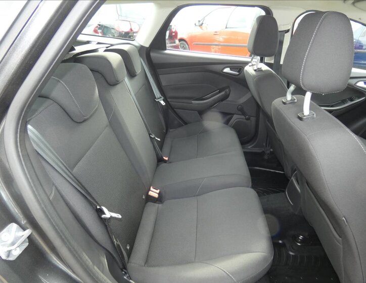 Ford Focus Kombi 999,0 74 kw