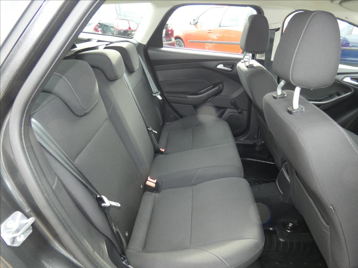 Ford Focus Kombi 999,0 74 kw