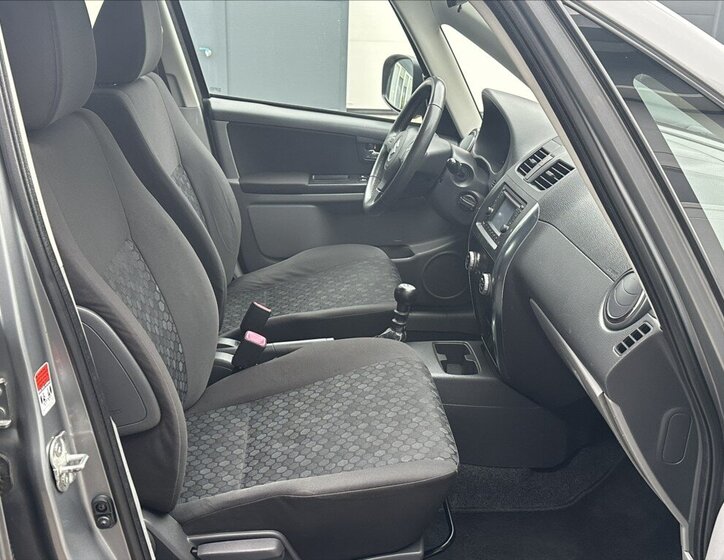 Suzuki SX4 Hatchback 2,0 l 99 kw