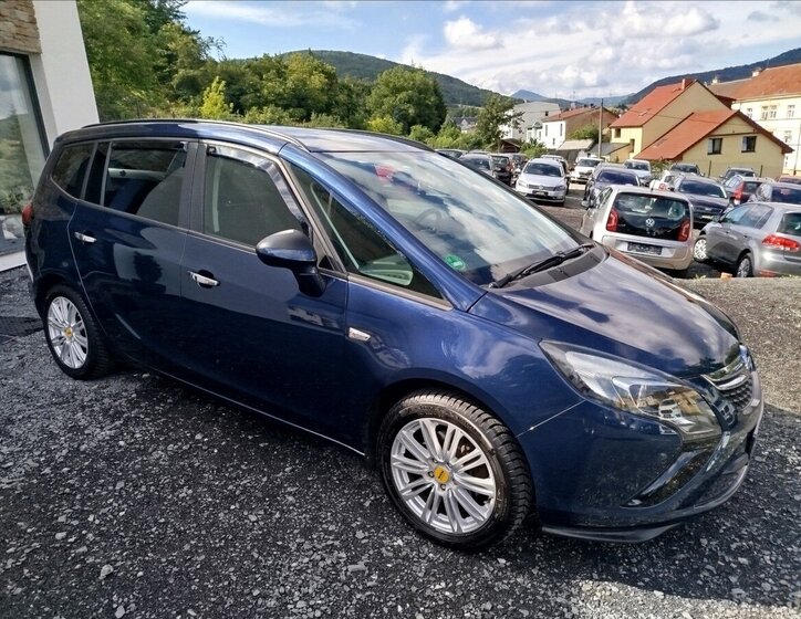 Opel Zafira 8