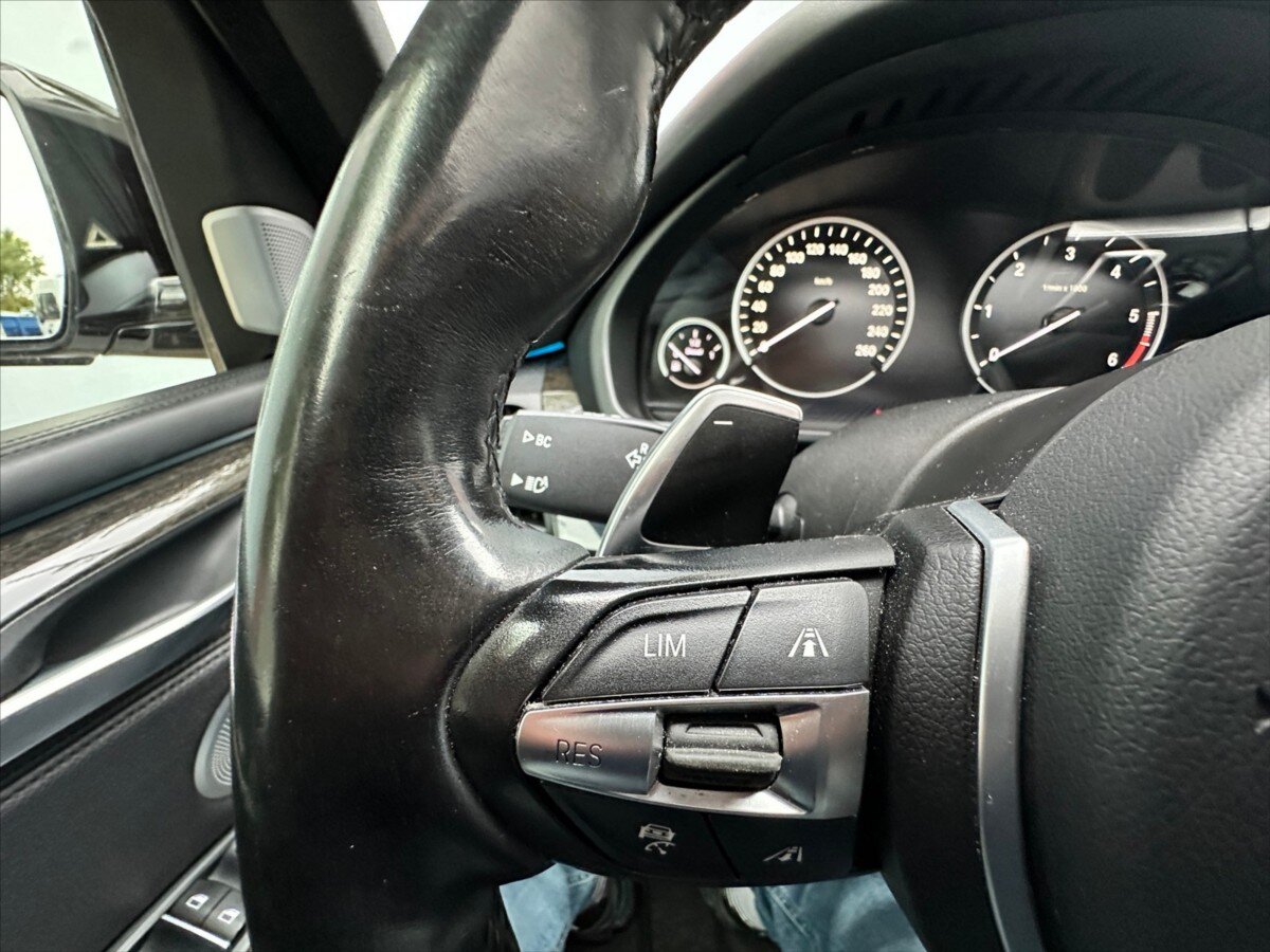 BMW X5 Kombi 3,0 l 280 kw