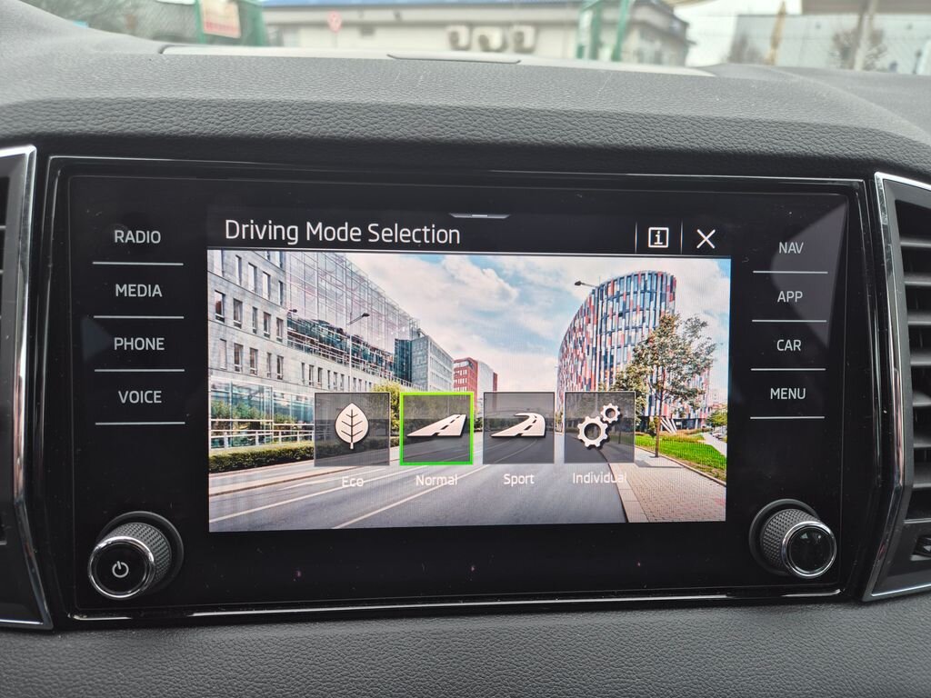 Škoda Karoq SUV 1,5 l 110 kw