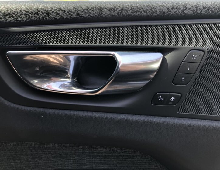 Volvo XC60 SUV / Terénní 2,0 l 145 kw