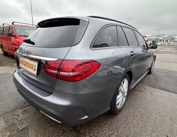 Mercedes-Benz Třídy C Kombi 2,2 l 143 kw