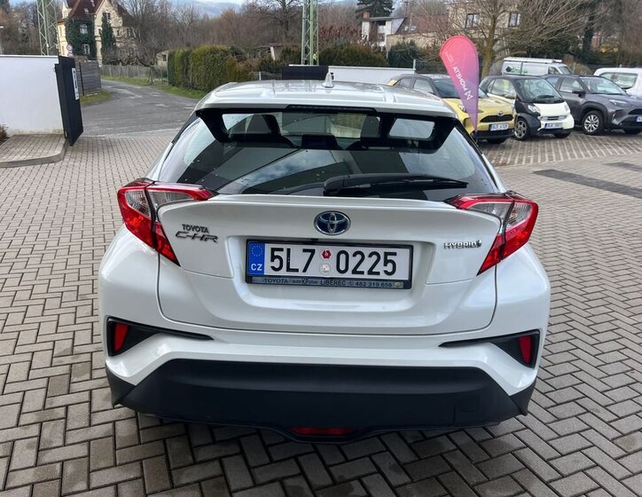 Toyota C-HR SUV / Terénní 1,8 l 72 kw