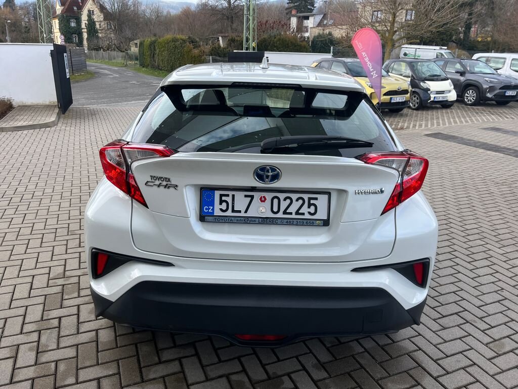 Toyota C-HR SUV / Terénní 1,8 l 72 kw