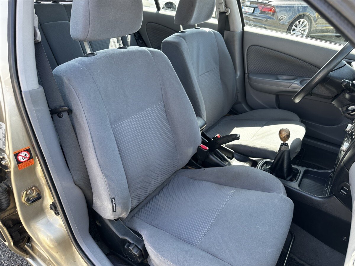 Nissan Almera Hatchback 1,5 l 72 kw