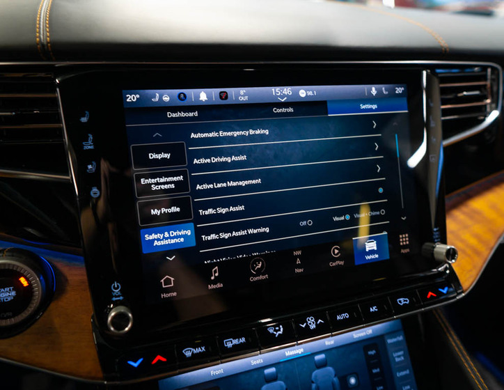 Jeep Grand Wagoneer 36