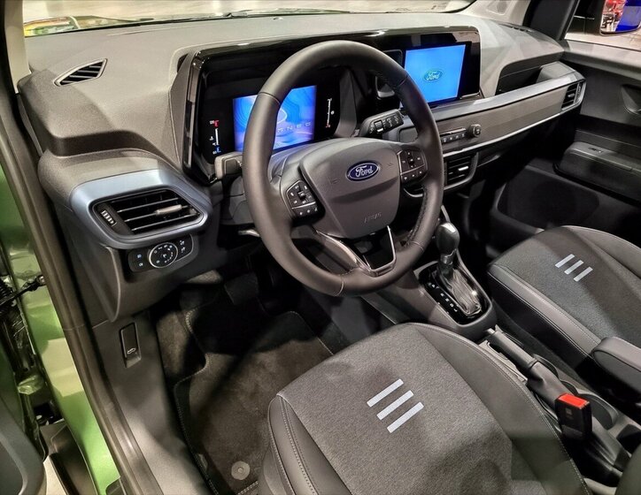 Ford Tourneo Courier 21
