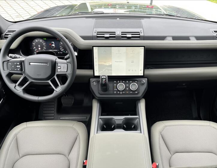 Land Rover Defender 14