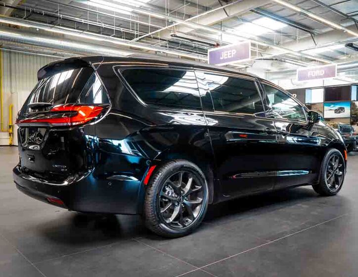 Chrysler Pacifica 10