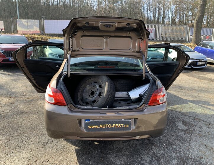 Peugeot 301 Sedan 1,6 l 85 kw