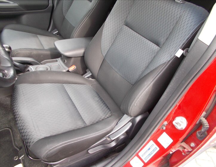 Mitsubishi Outlander SUV / Terénní 2,0 l 110 kw