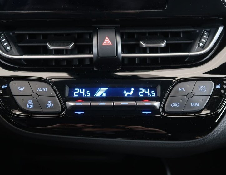 Toyota C-HR SUV 1,8 l 72 kw