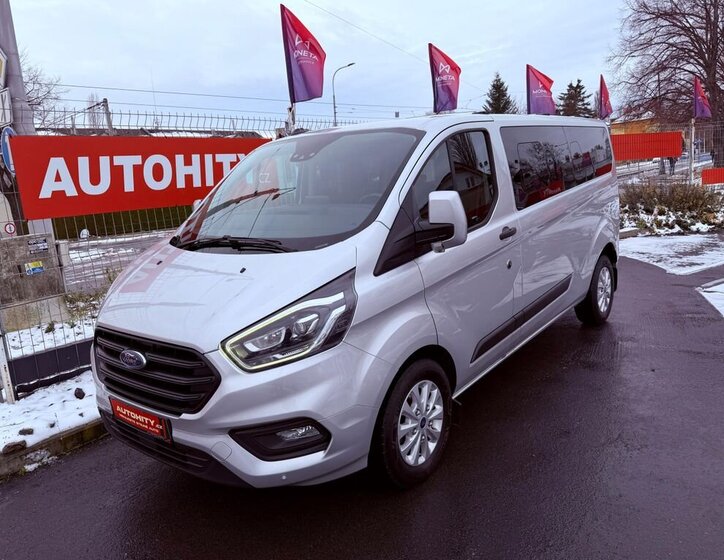 Ford Tourneo Custom 1