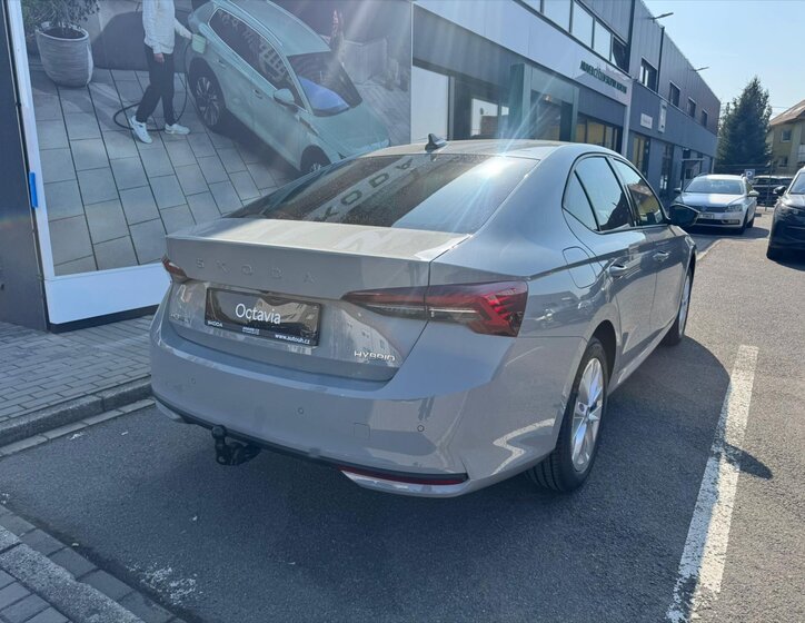 Škoda Octavia Sedan / Limuzína 1,5 l 110 kw