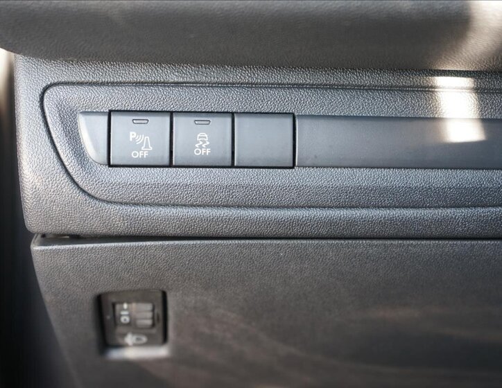 Peugeot 208 Hatchback 1,2 l 60 kw