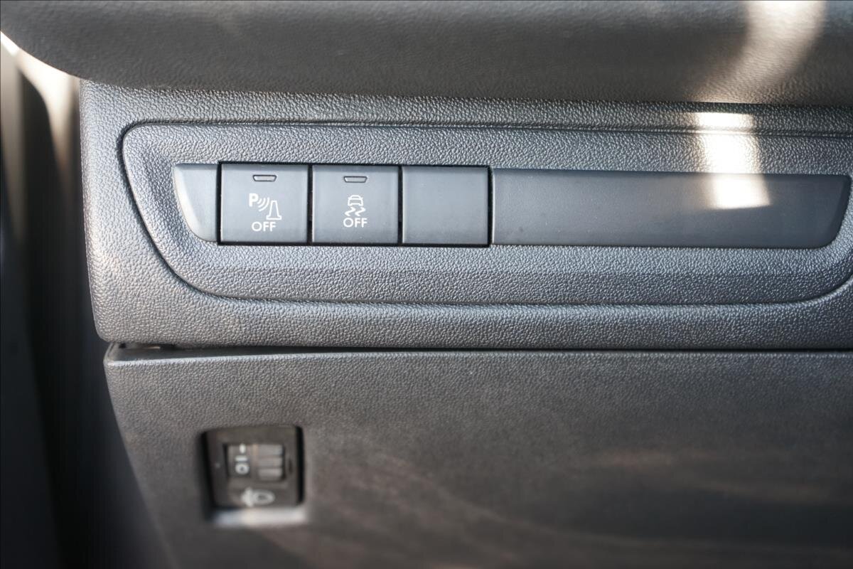 Peugeot 208 Hatchback 1,2 l 60 kw