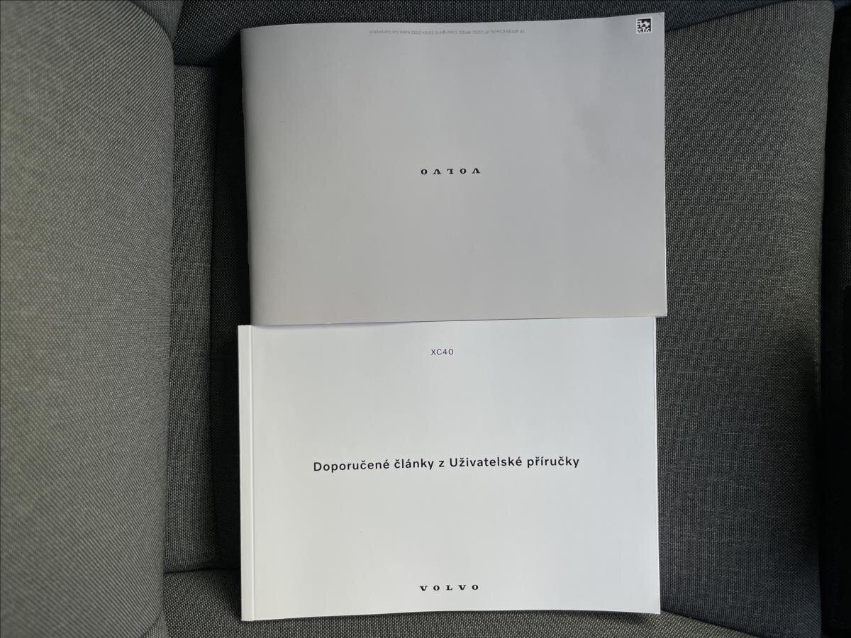 Volvo XC40 SUV / Terénní 2,0 l 145 kw