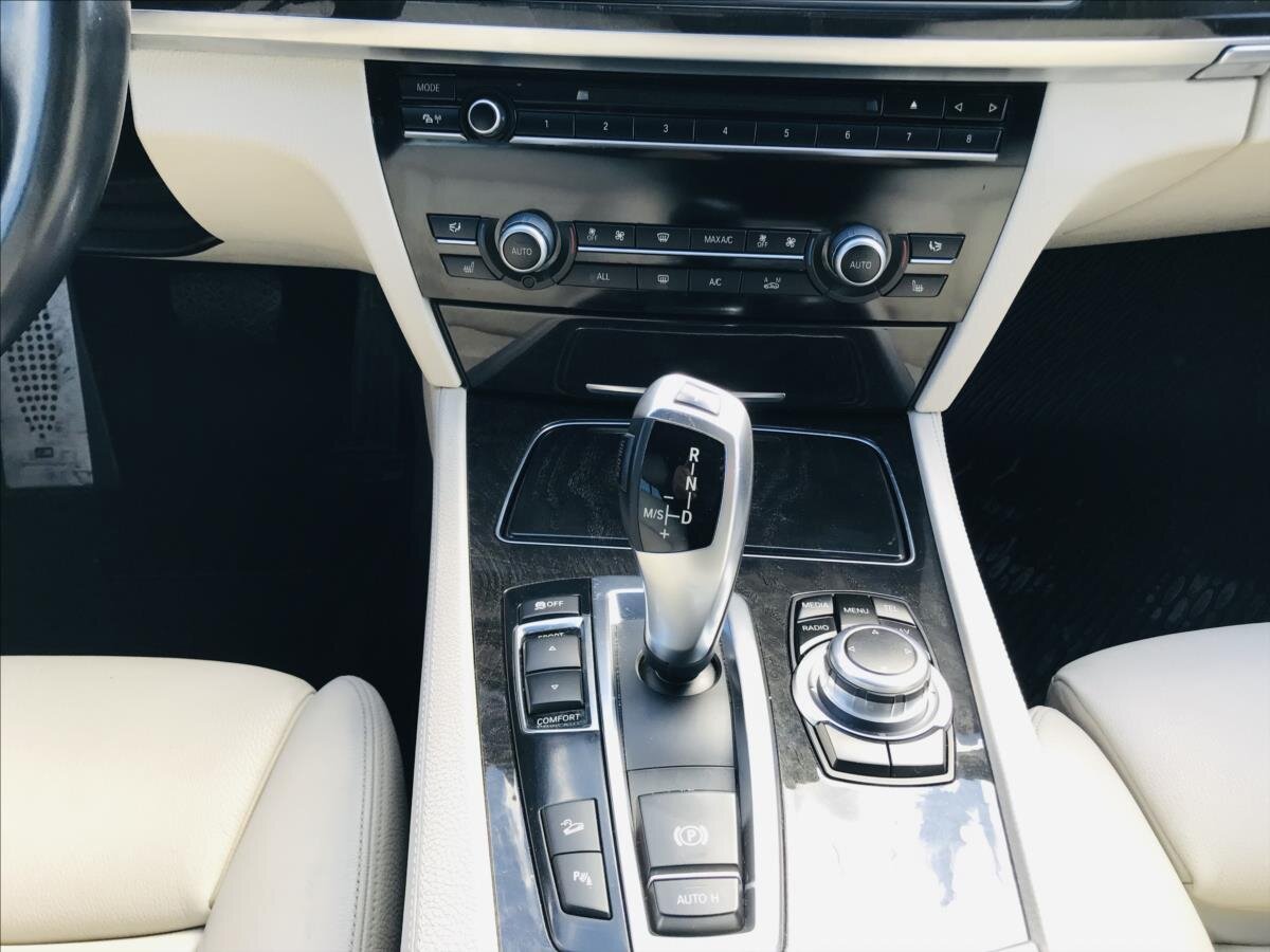 BMW Řada 7 Sedan / Limuzína 3,0 l 190 kw