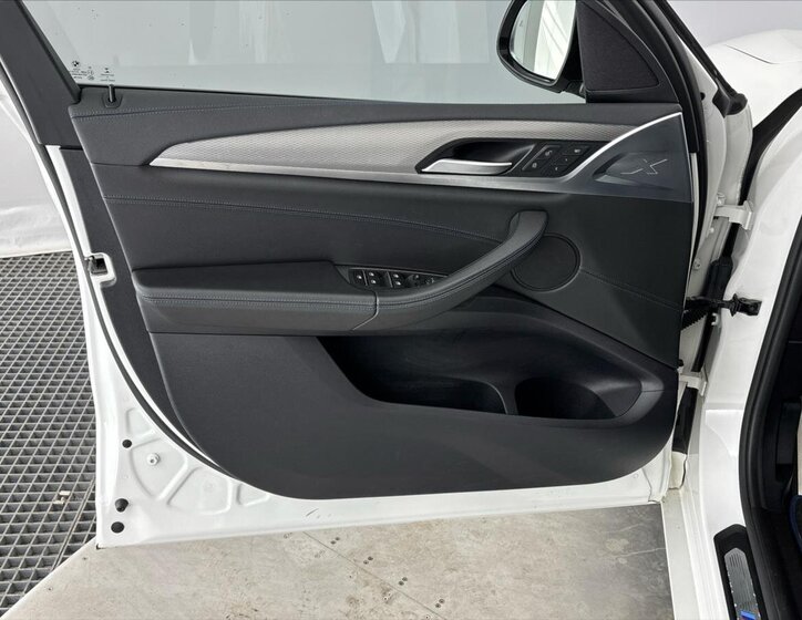 BMW X3 SUV / Terénní 2,0 l 140 kw