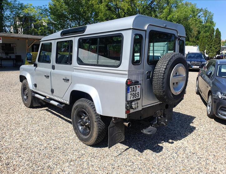 Land Rover Defender 5
