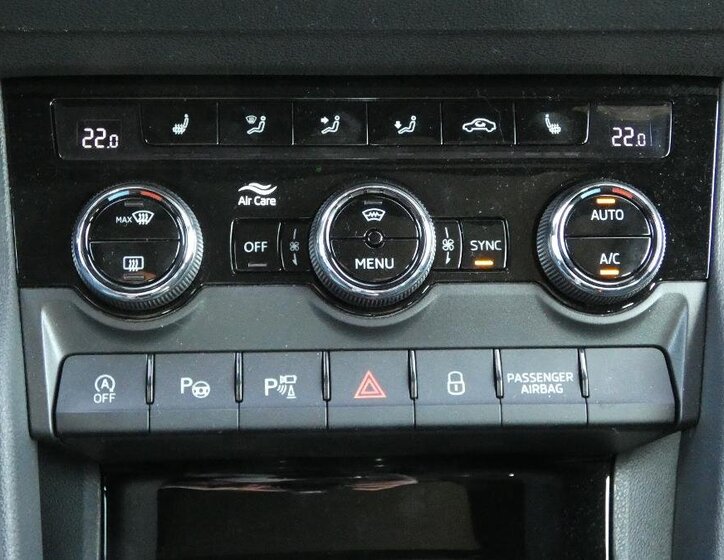 Škoda Karoq SUV / Terénní 1,5 l 110 kw